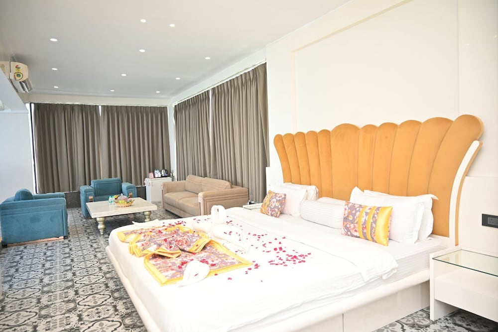 Urvi Banquets & Guest House