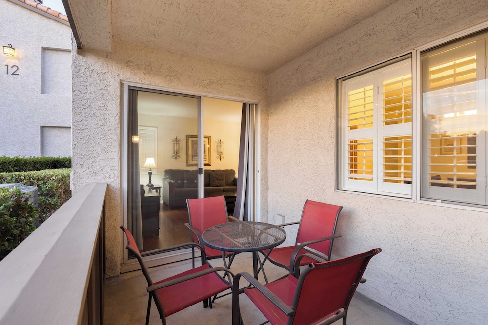 Coastal Retreat With Pool, Hot Tub, BBQ Patio & Minutes to Dana Point Harbor, Monarch Beach, Laguna Beach & Golf Courses Ritz Pointe Condo