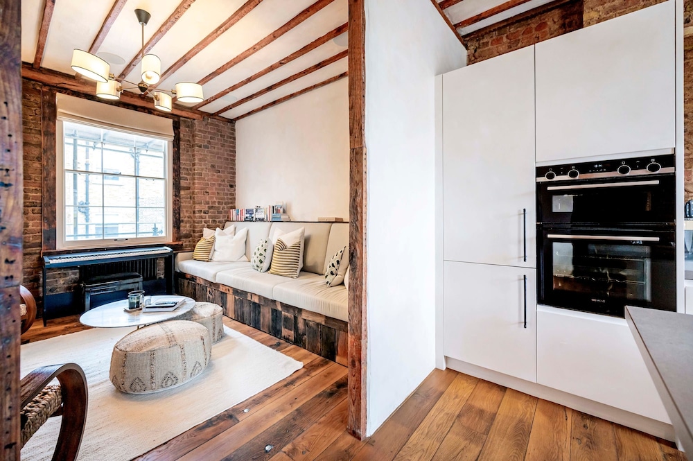 Long Term Stay- Notting Hill by Out of Office Lifestyle