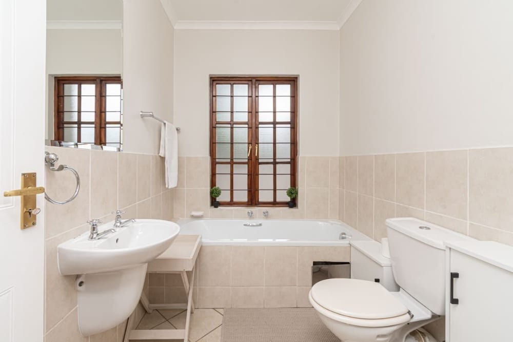Peaceful Sandton Townhouse in Gated Community