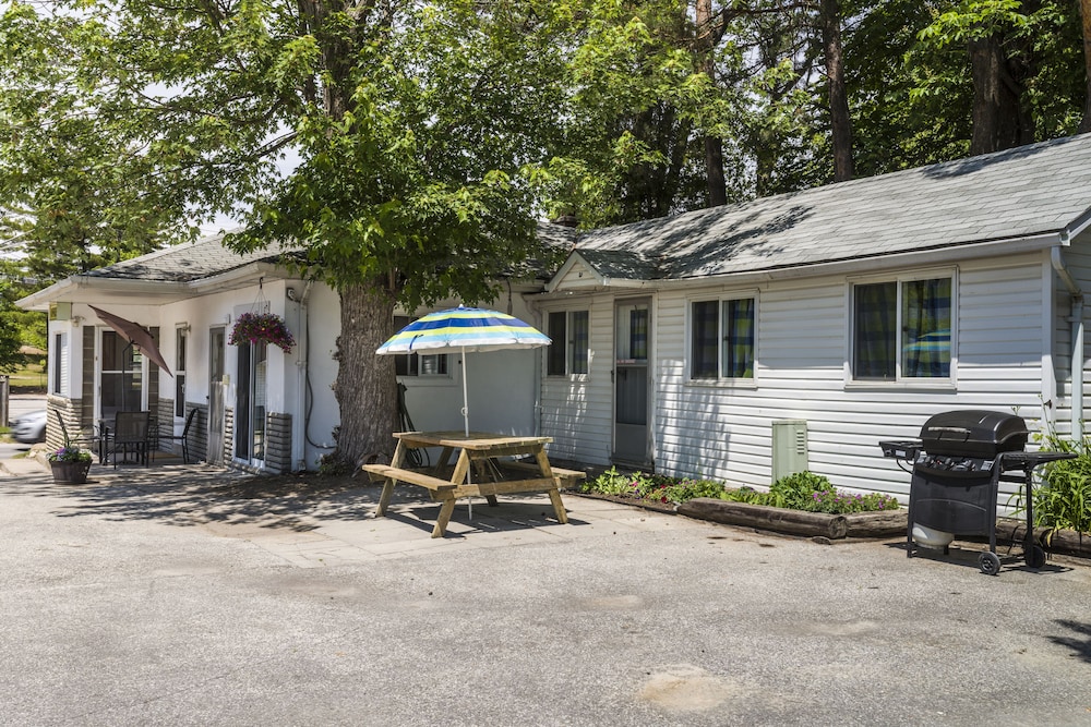 Hollywood Cottages