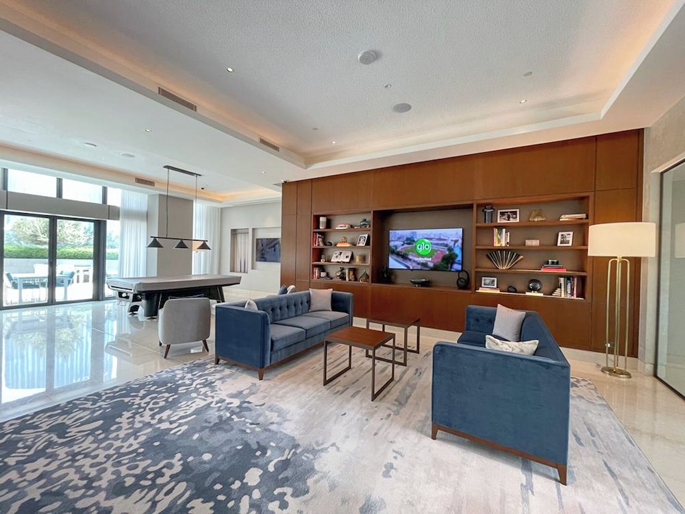 Address Residences Dubai Opera - Burj Khalifa City Views 2 & 3-Bedroom Apartment 1 minute walk to Burj Khalifa, Dubai Mall, Dubai Fountain by Heaven Crest