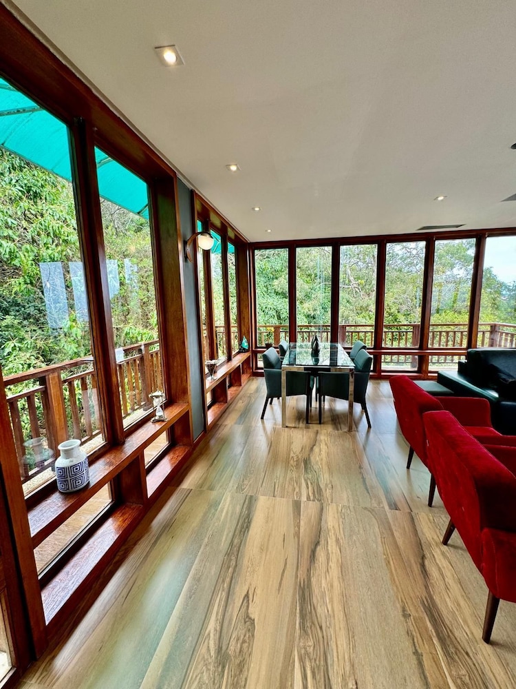 Leonardi's Sunset House