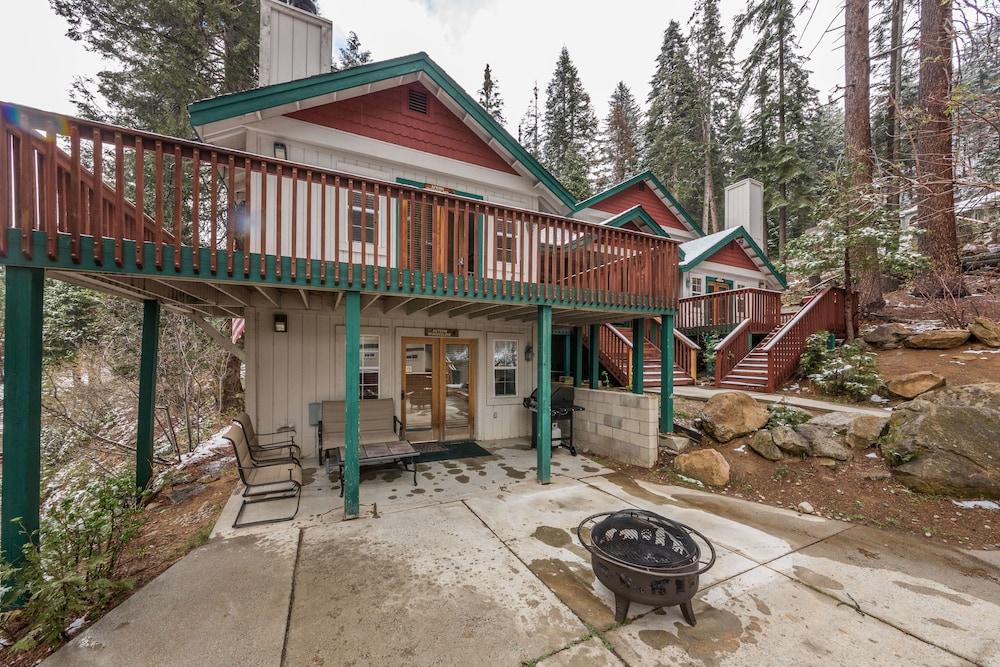 Inside Yosemite Spring Wonderland