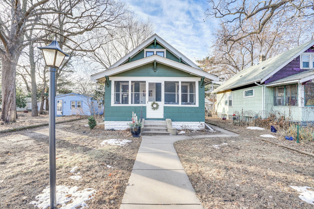 Walk to Beach + Lake Nokomis: Minneapolis Home!