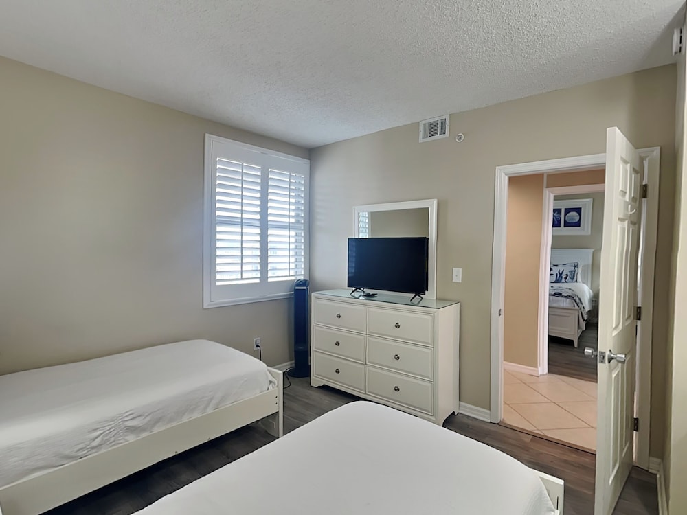 Emerald Key #602 by Southern Vacation Rentals
