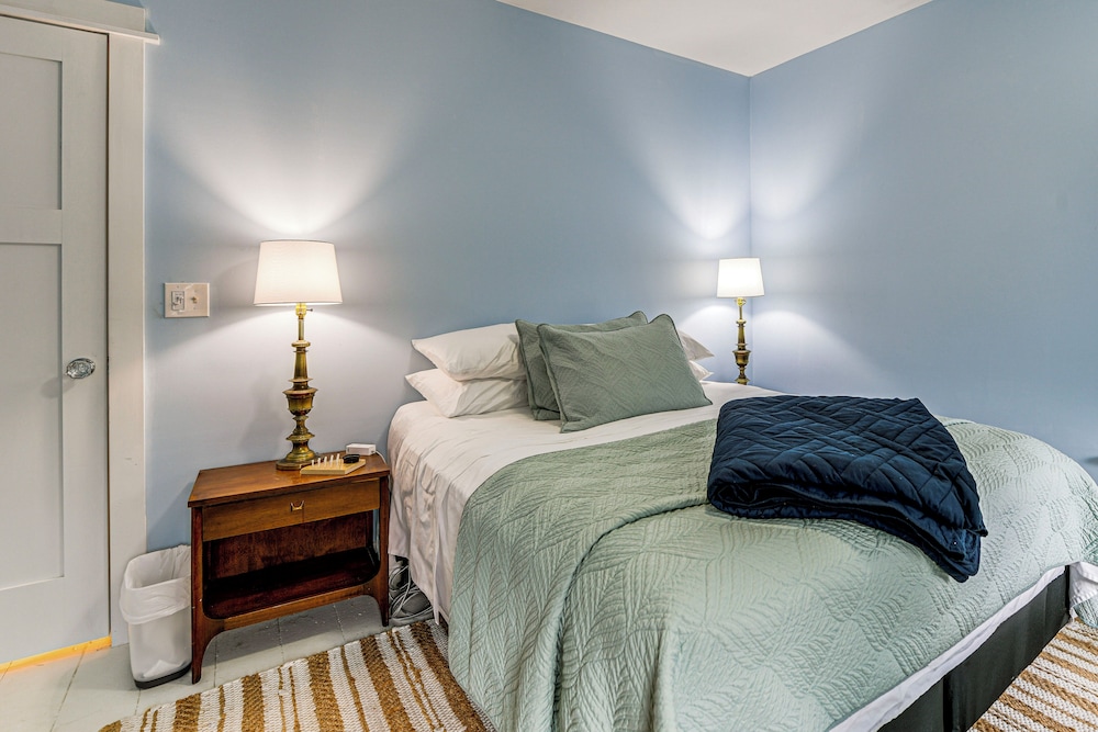 Newly Renovated Private Cottage Near Niagara River