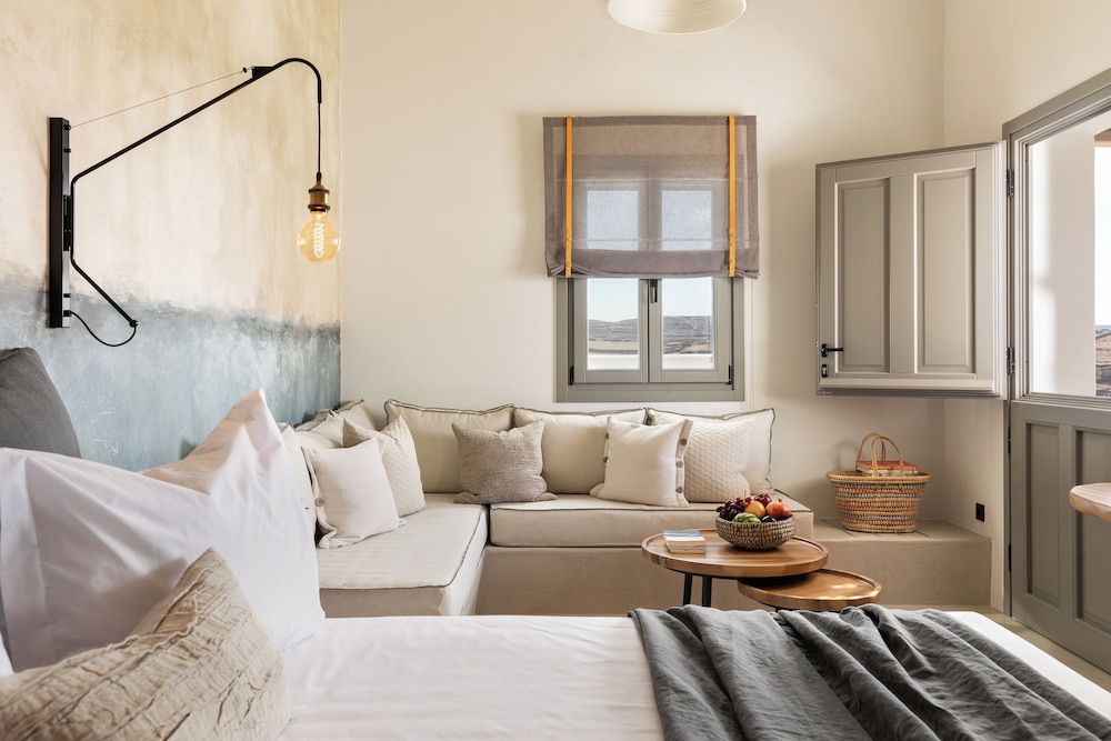 Chora Kythnos Suites