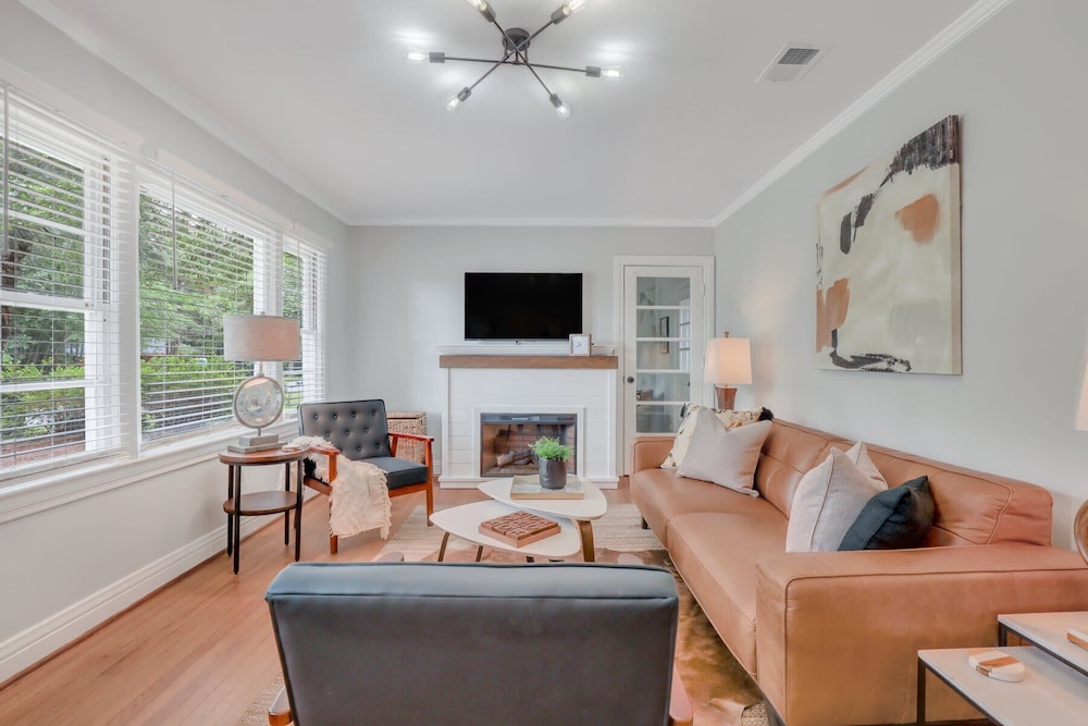 Statesboro Vacations - Mid-century Bungalow - Blue Mile Close to GSU - Property Image 1