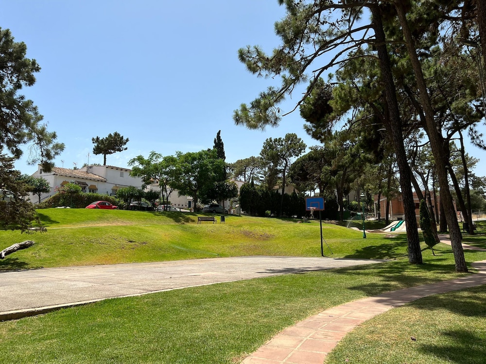 Lovely 4-bed Cottage in Las Chapas Marbella