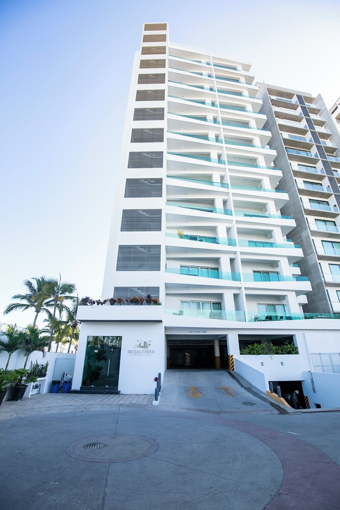 Elegant Condo at Playa Brujas