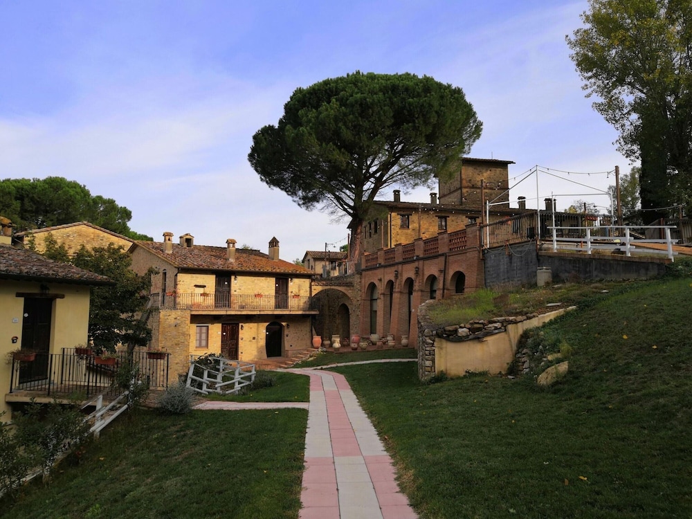 Agriturismo Borgo Pulciano in Montone photo 2
