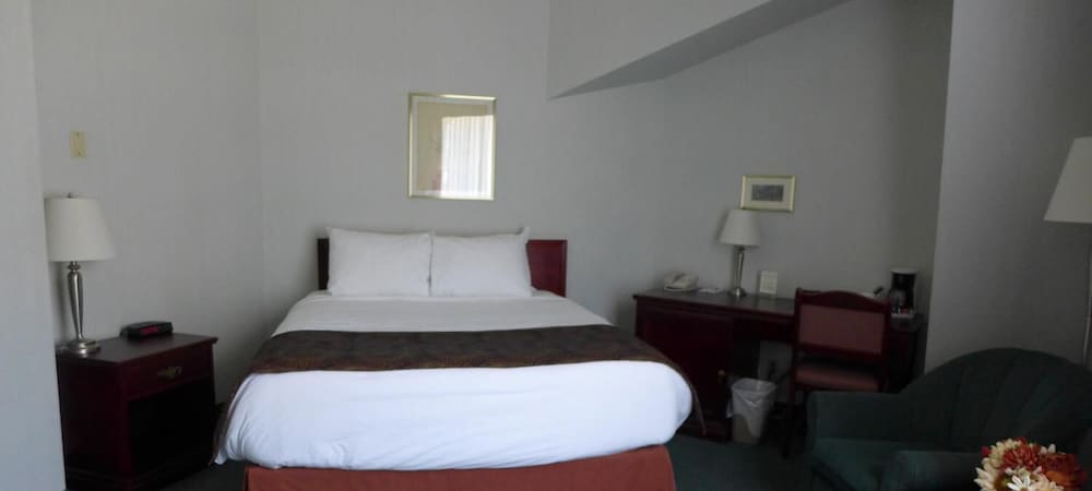 Fort Mcmurray Vacations - The Bridgeport Inn - Property Image 1