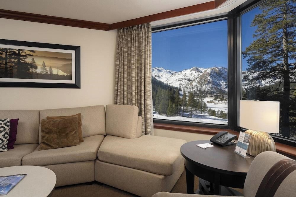 1BR Condo w/ Access to Resort Pools, Spa & Gym