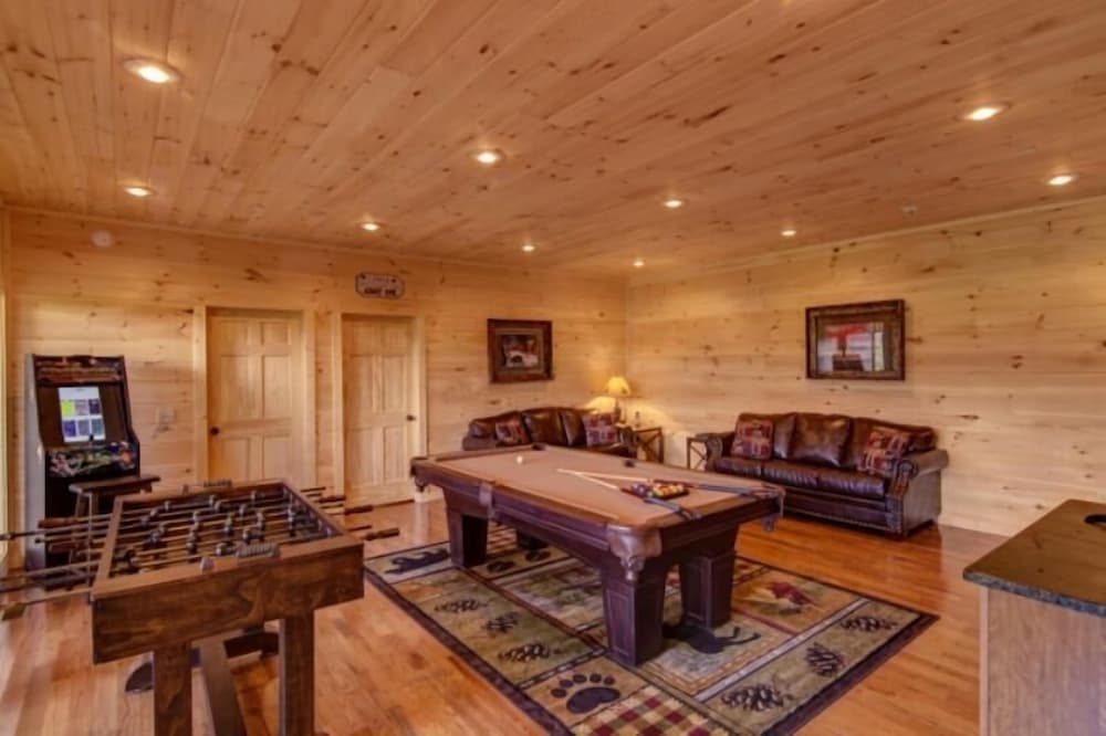 Mountain View Lodge - 9 Bedrooms, 9 Baths, Sleeps 40 Home