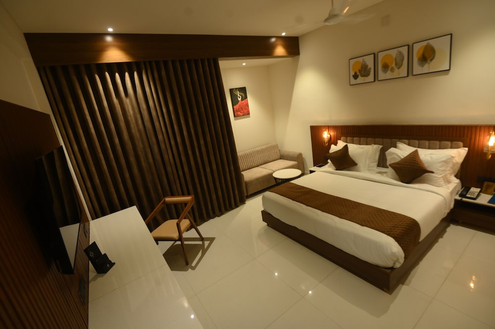 Kings Kraft Tremezzo Inn Somnath view 5