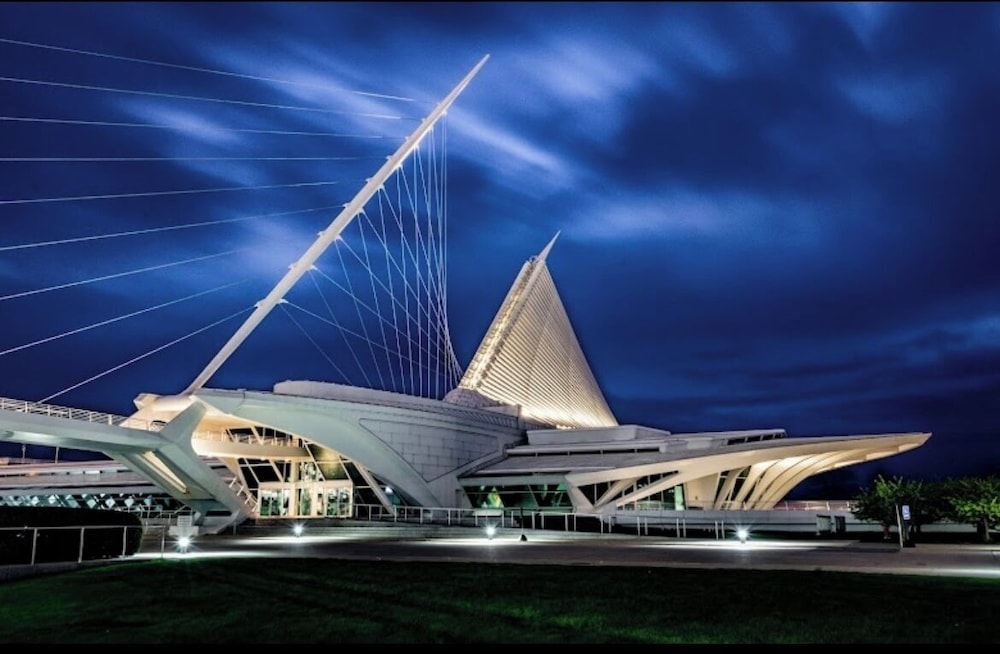 Clarion Pointe Milwaukee Airport