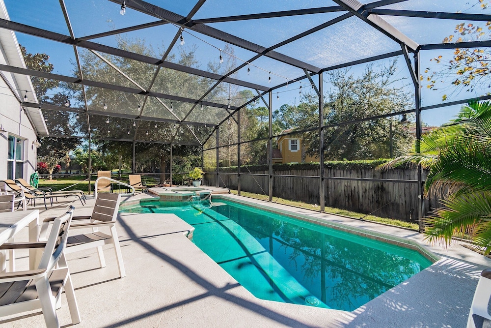 Villa With Private Pool in Lake Berkley Resort