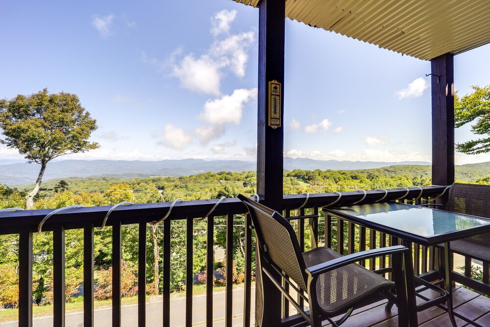 1 Mi to Ski: Condo w/ Fireplace in Beech Mountain! view 2