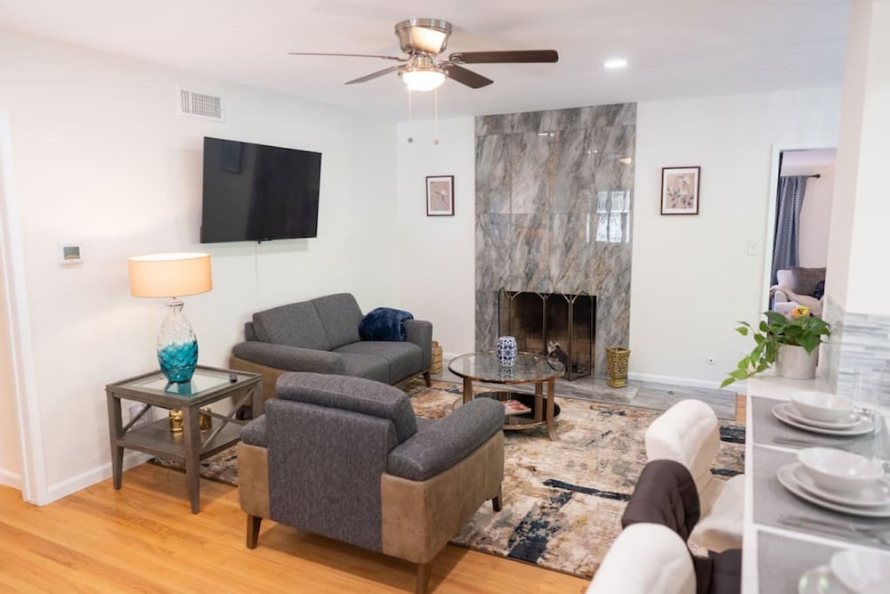 Disneyland Renovated 3BR Fullerton House w Garage Fenced Yard p56