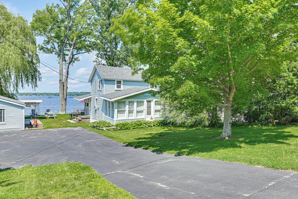 Dock + Kayak: Lakefront Gem on Saratoga Lake