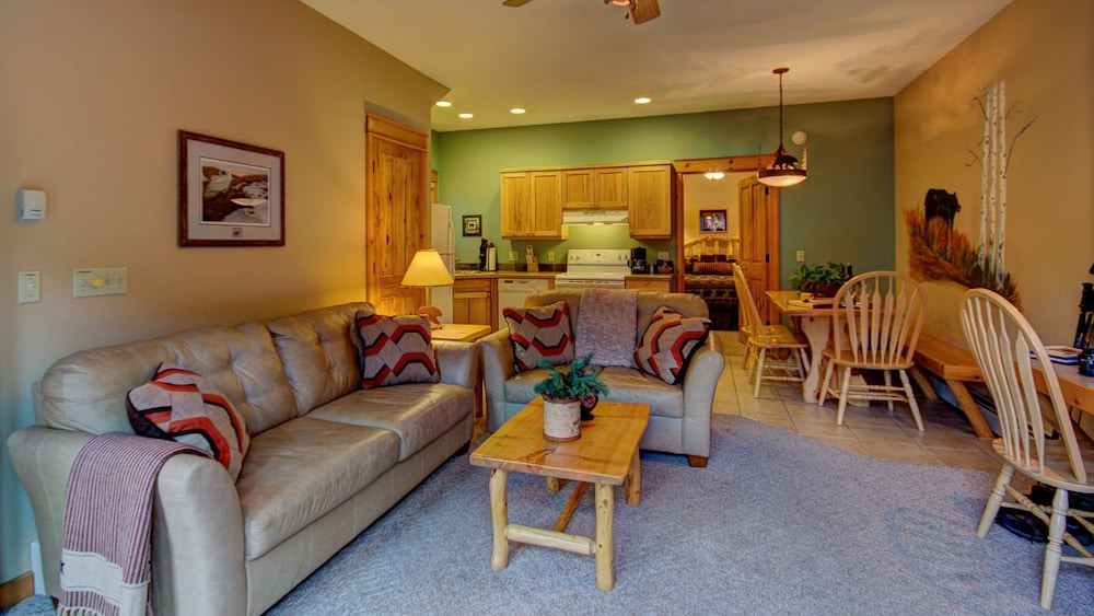 River Stone Resorts & Bear Paw Suites