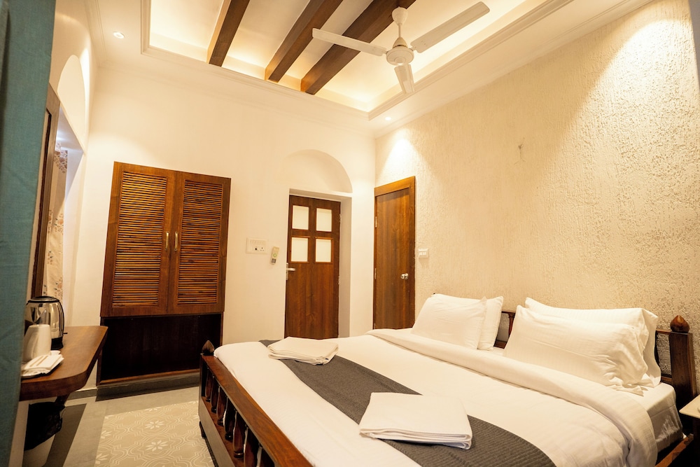 SHIVA KASHI HOTEL