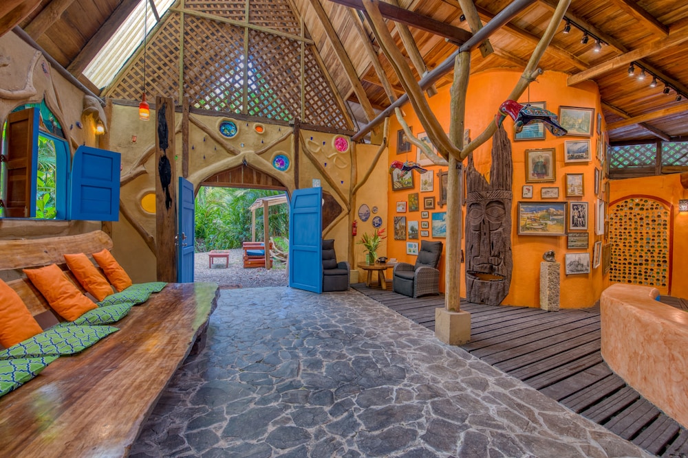 Tree House Beachfront Lodge