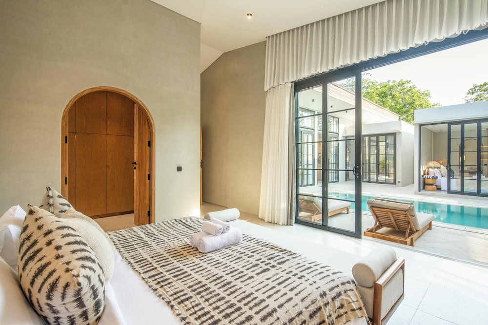 Stylish 5BR Boho Hideaway, 5 Minutes Bingin Beach