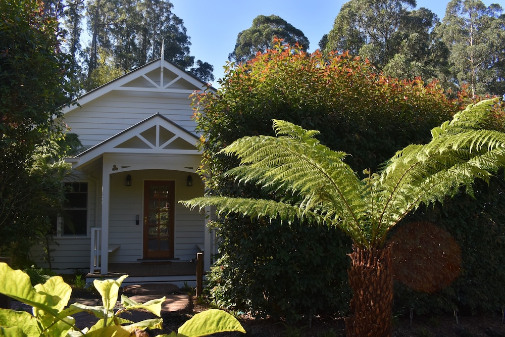 Garden Cottage at Fern Falls Cottages