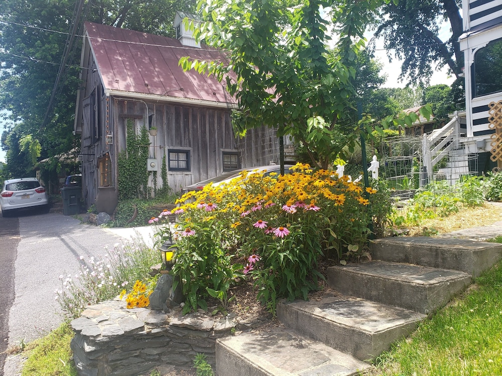 Lily Garden Bed and Breakfast