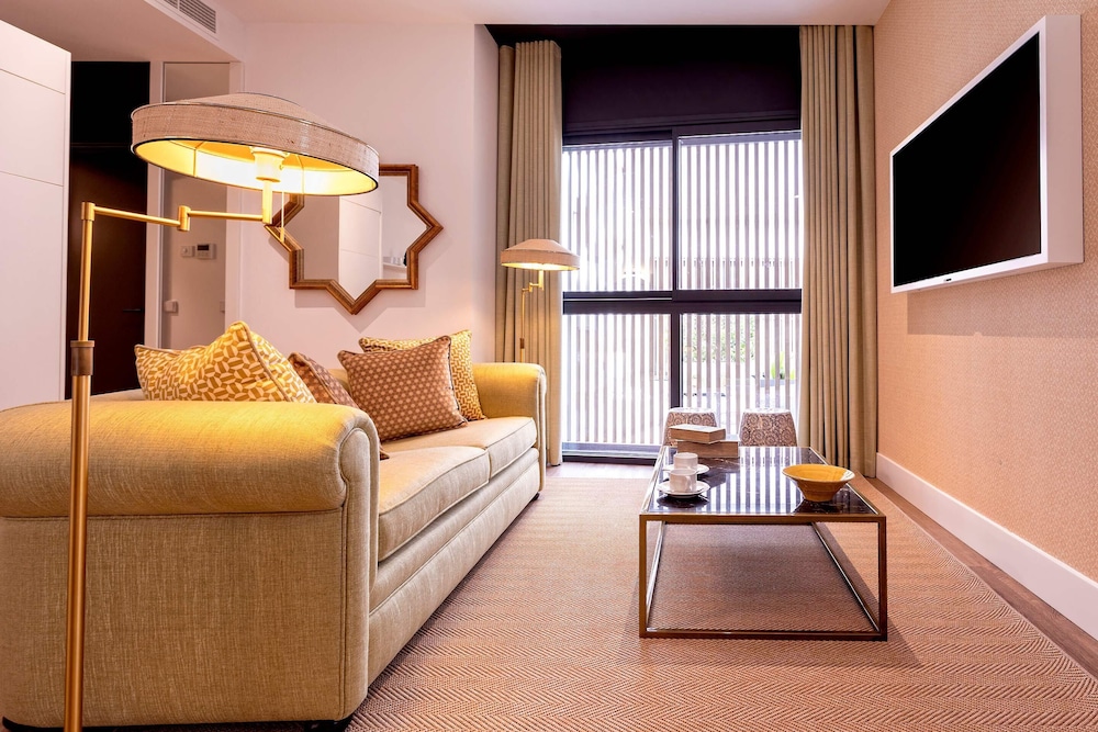 Luxury 1bd Near Torre del Oro Betis V