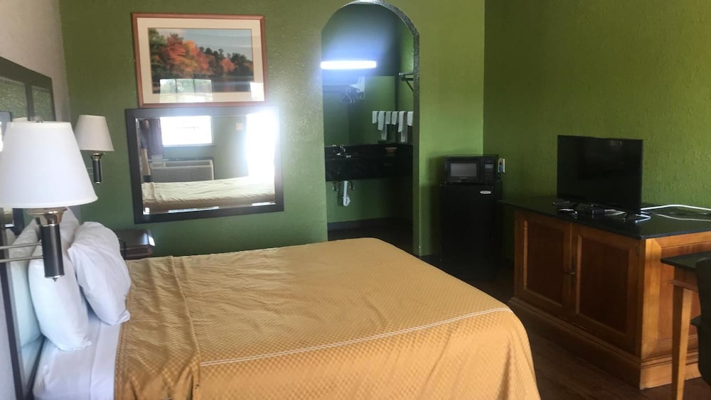 Day N Night Inn view 3