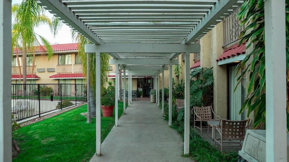 Motel 6 Anaheim Hills — photo 39