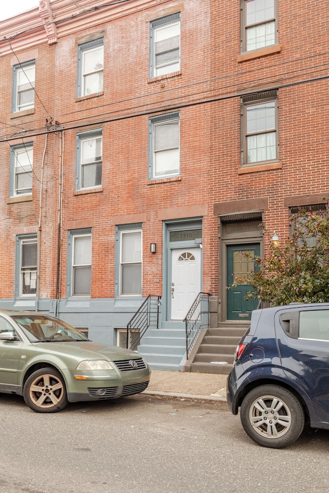 Chic & Cozy Philly Stay in City Center
