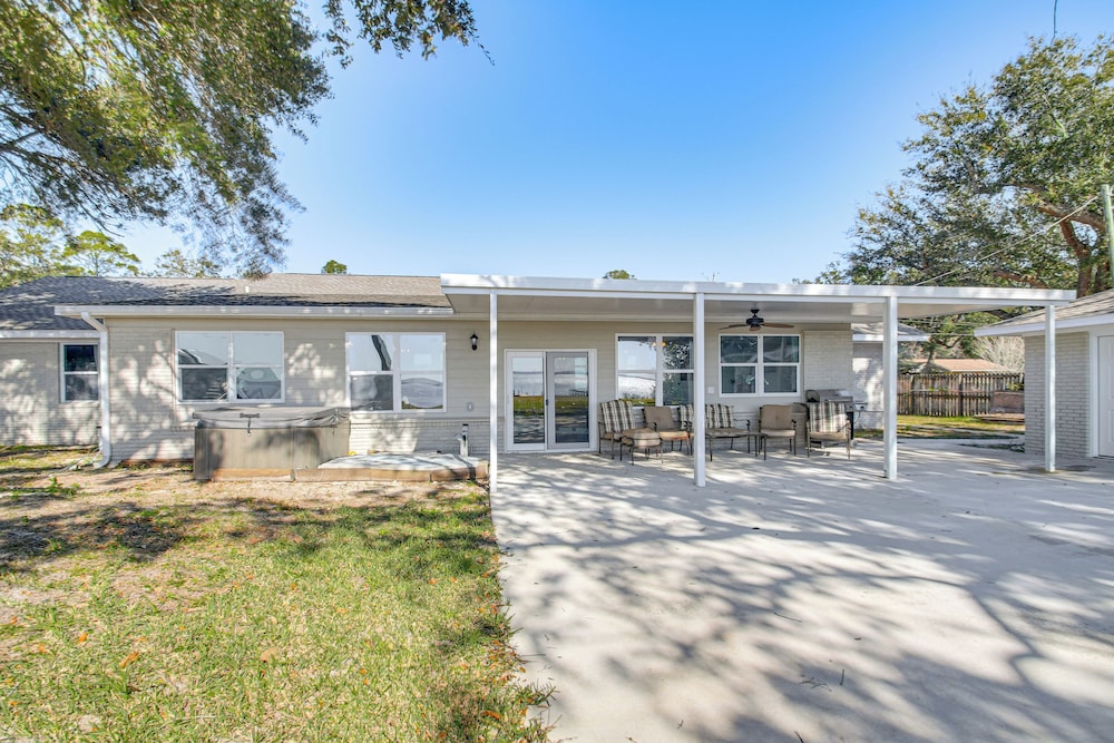 Private Patio & Hot Tub: Bayside Home in Pace!