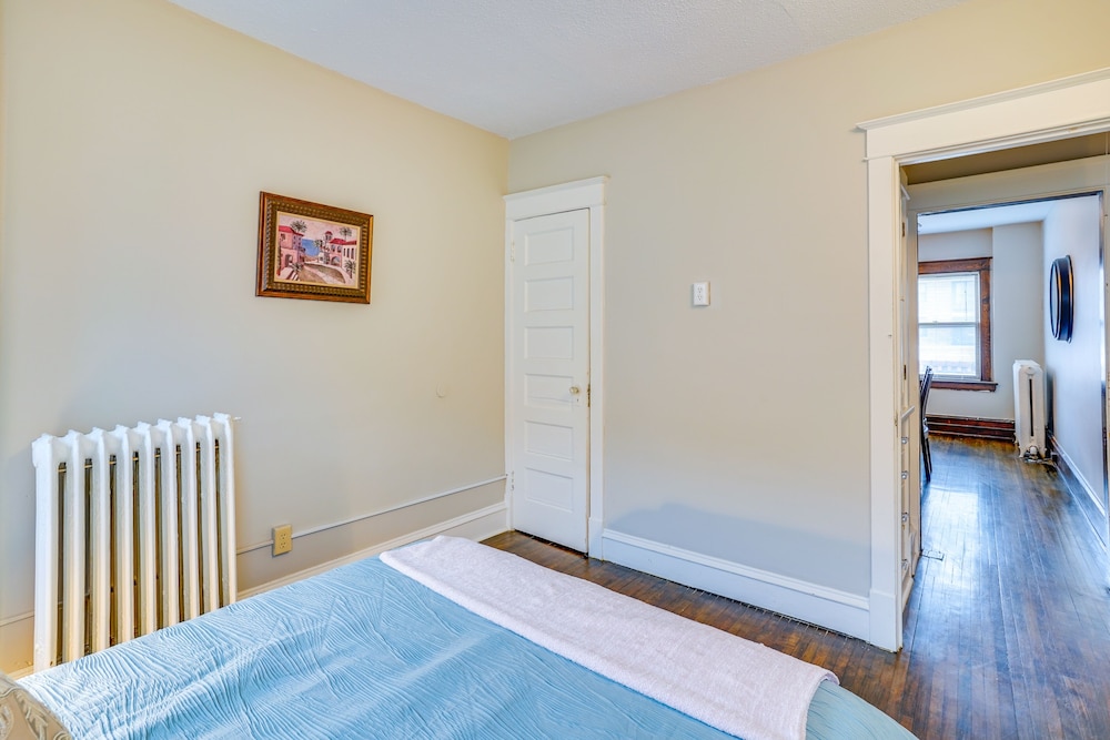 Cozy Minneapolis Apartment, 1 Mi to Downtown!