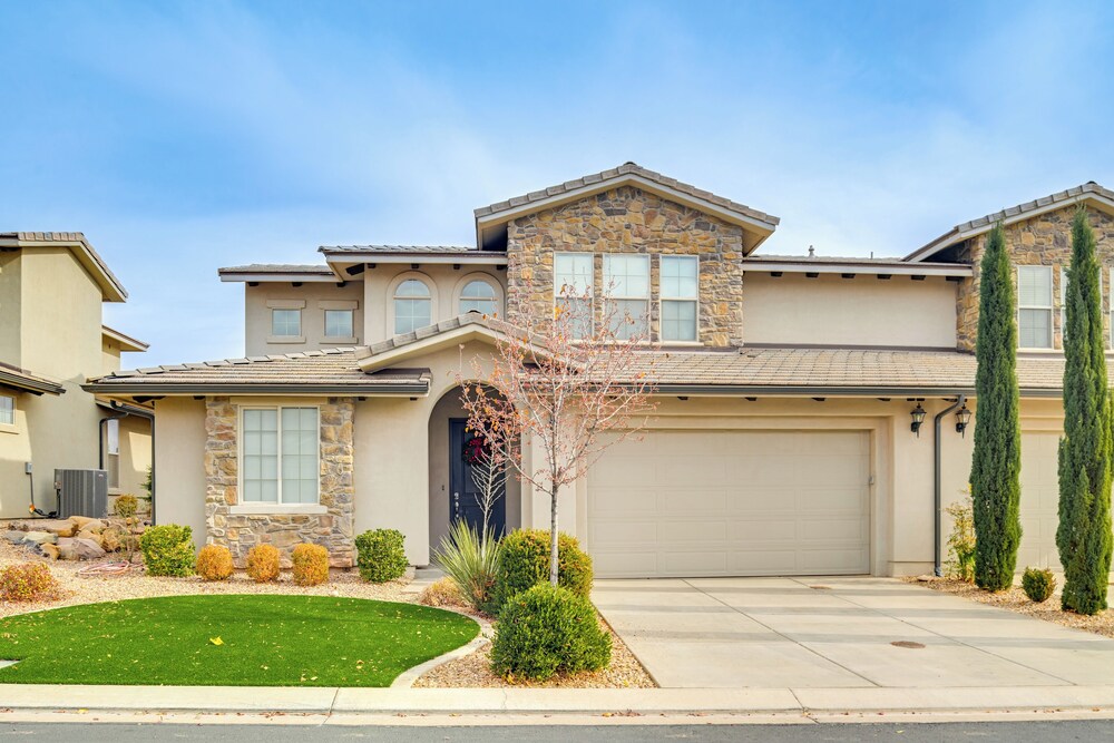 Hike, Bike & Swim: Utah Family Home w/ Mtn Views!
