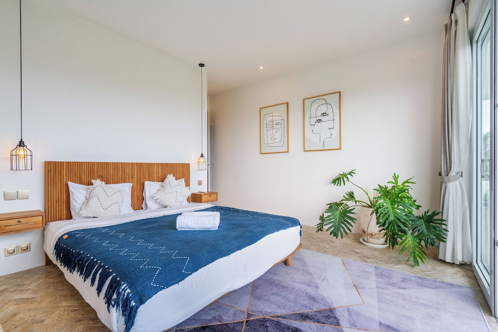 Eleven Villa Canggu - Calm Oasis with Pool and Privacy