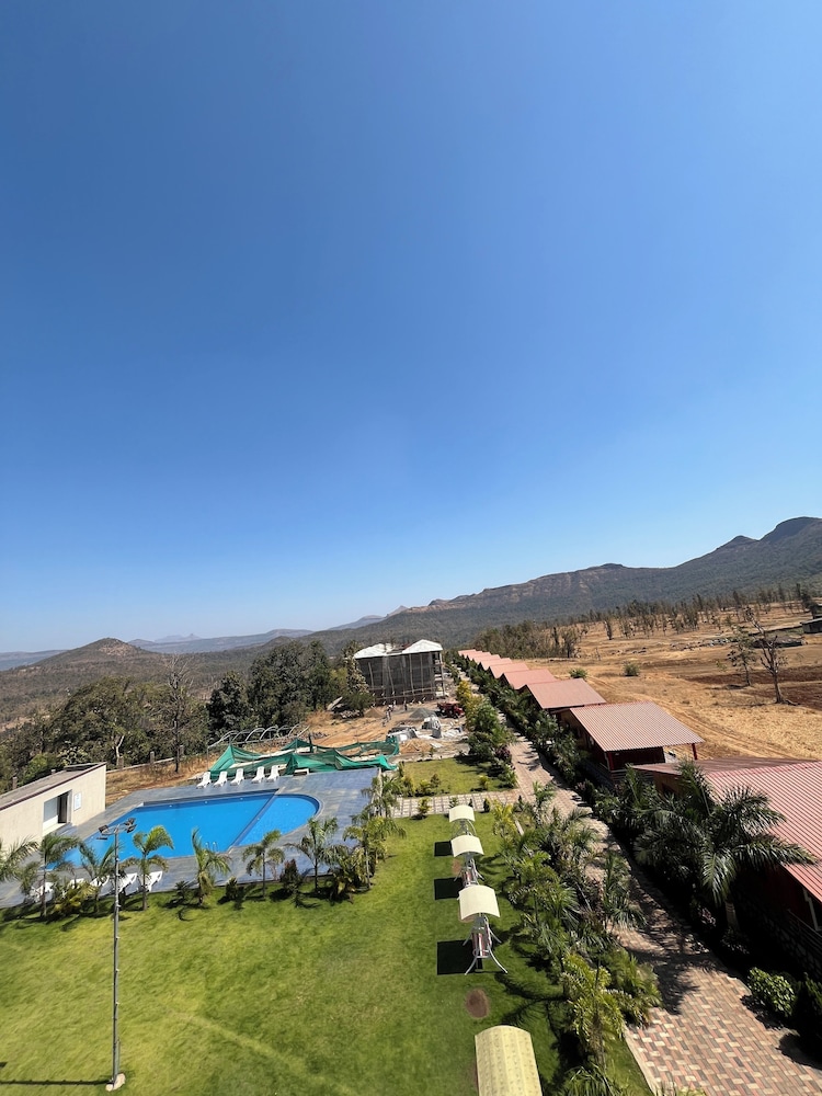 Daksh The Valley Resort - Saputara