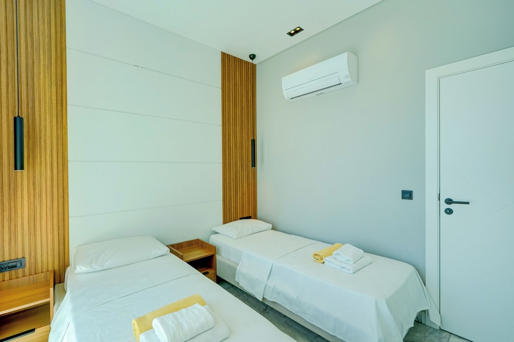 Pluto-1 PLANET LUXURY VILLAS