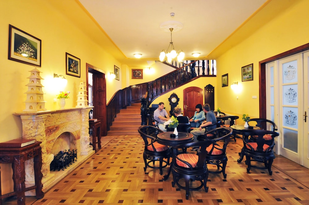 Fried Castle Hotel and Restaurant view 2