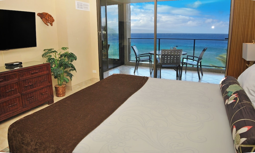 Mahana 604 Oceanfront 1bd/1ba 1 Bedroom Condo by RedAwning view 5