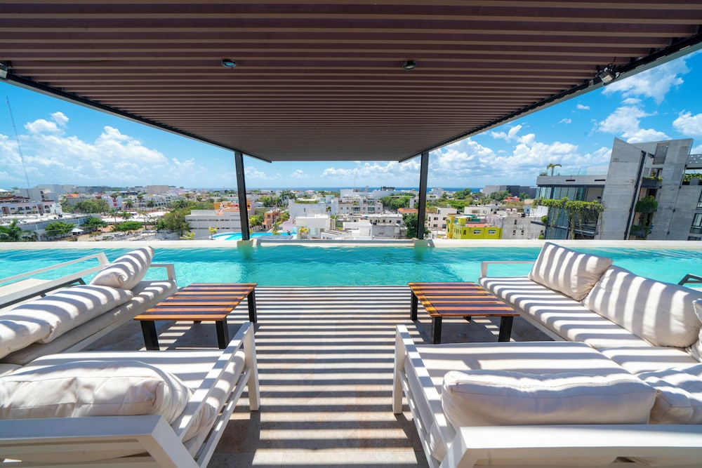 Modern PH with 2 Br & Pool at Arena 509