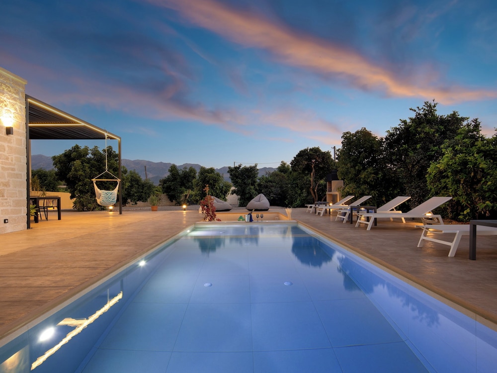 PanStel Luxury Villas - pools & jacuzzi