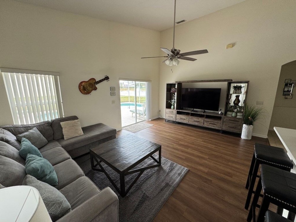 Lakeview Villa 5 Bedroom Home