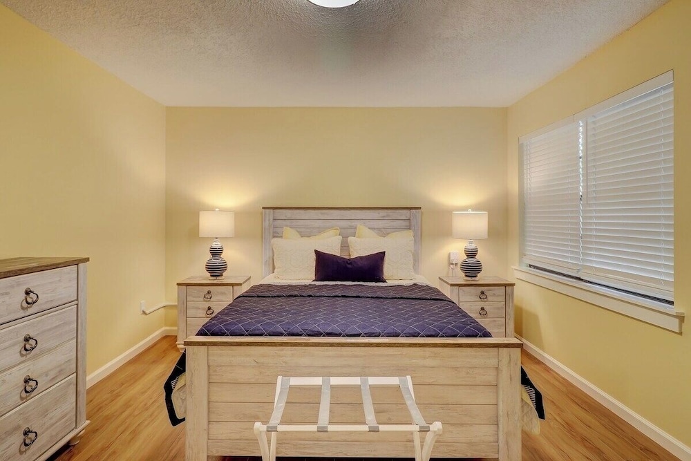 Family 2BR Retreat Near Beach + Pool Hilton Head
