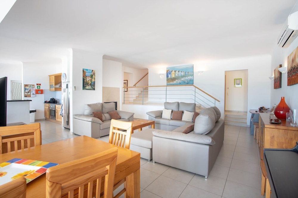 Casa do Sul Modern Villa in Centre of Carvoeiro