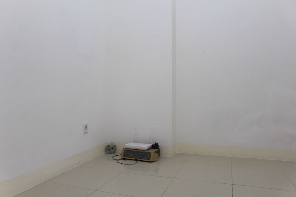 Beautiful and Comfy 1BR at Bassura City Apartment view 4
