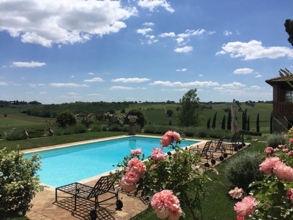 Villa Near Cortona With Pool & Countryside Views view 3